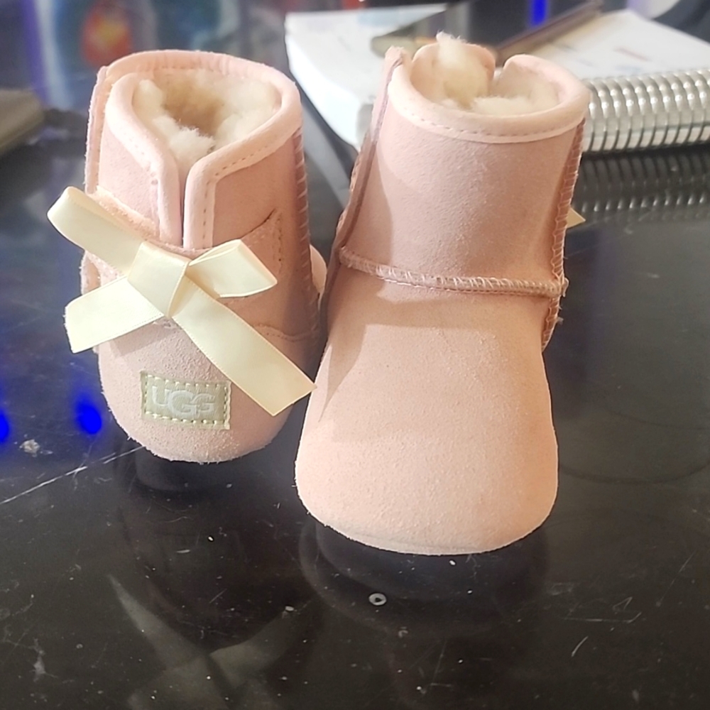 Baby Uggs size 2/3 pink suede and fur inside